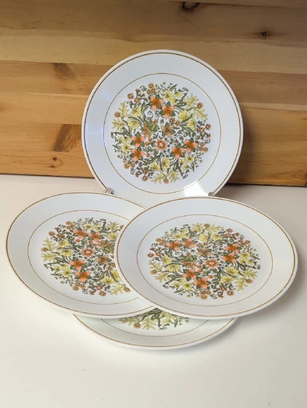 4 VTG. Corelle 